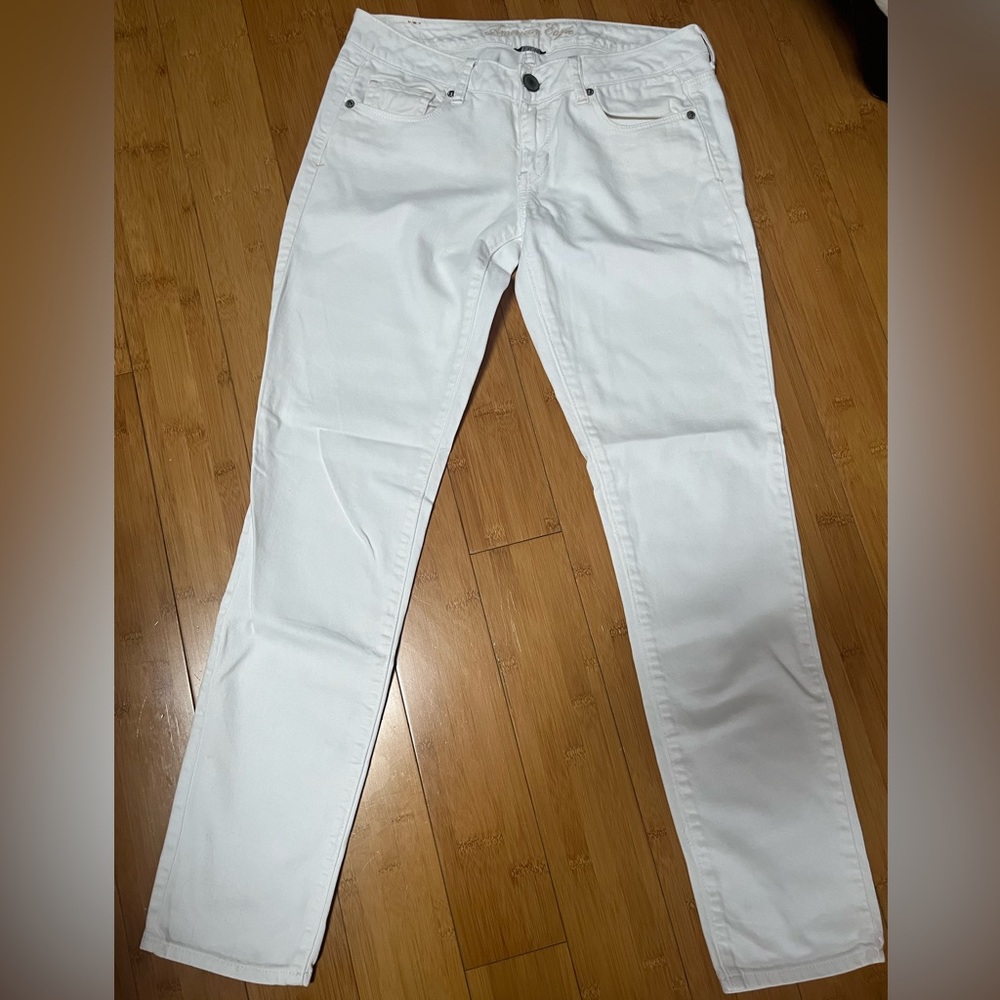 EUC - American Eagle white jeans size 4